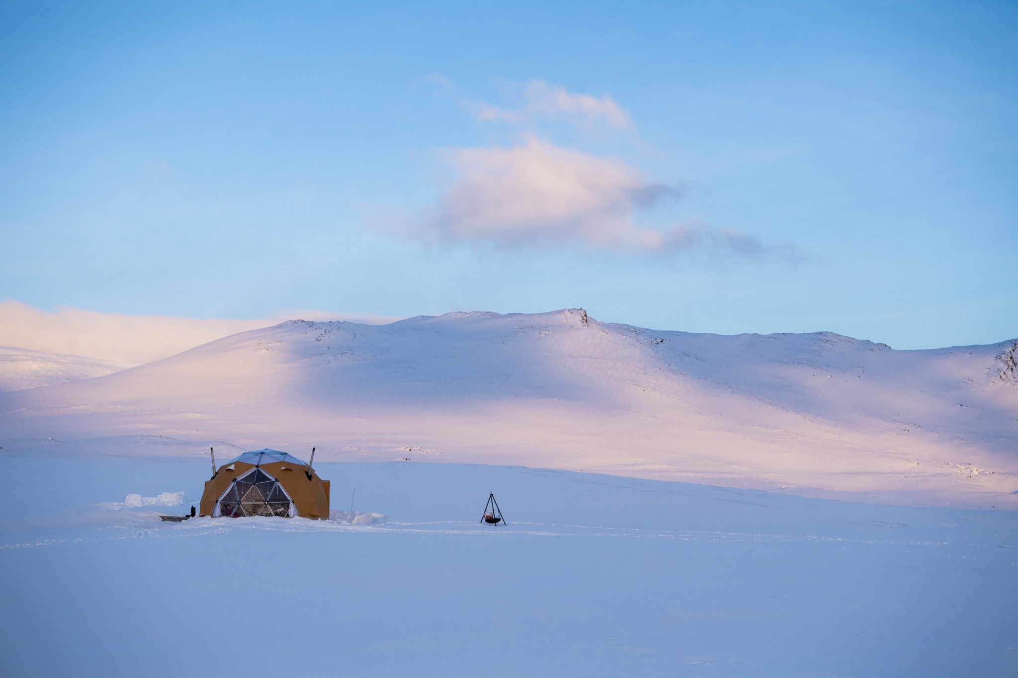 Arctic Dome i snø (foto)